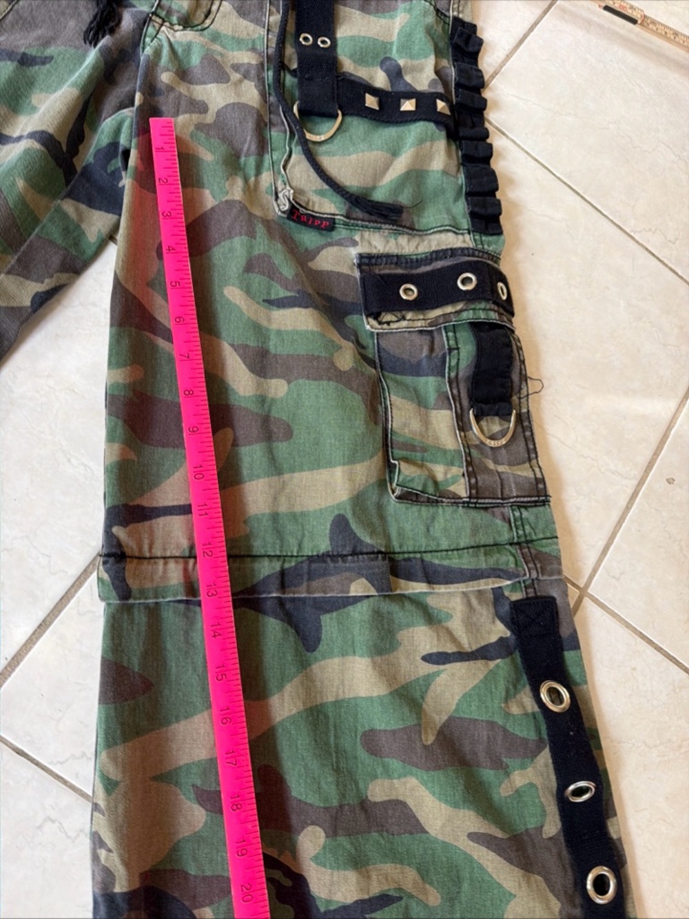 Tripp Nyc Camo Convertible Pants - Picture 8 of 16